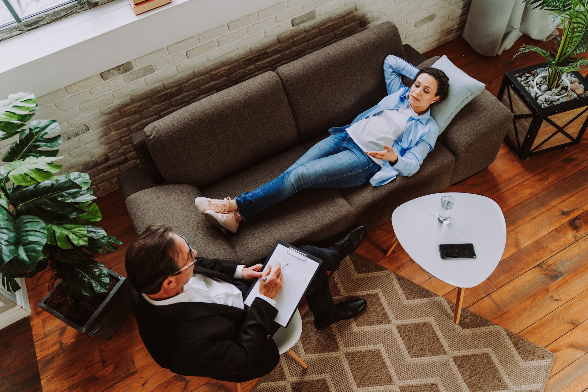 adult-woman-in-a-psychology-studio-2023-11-27-05-28-05-utc