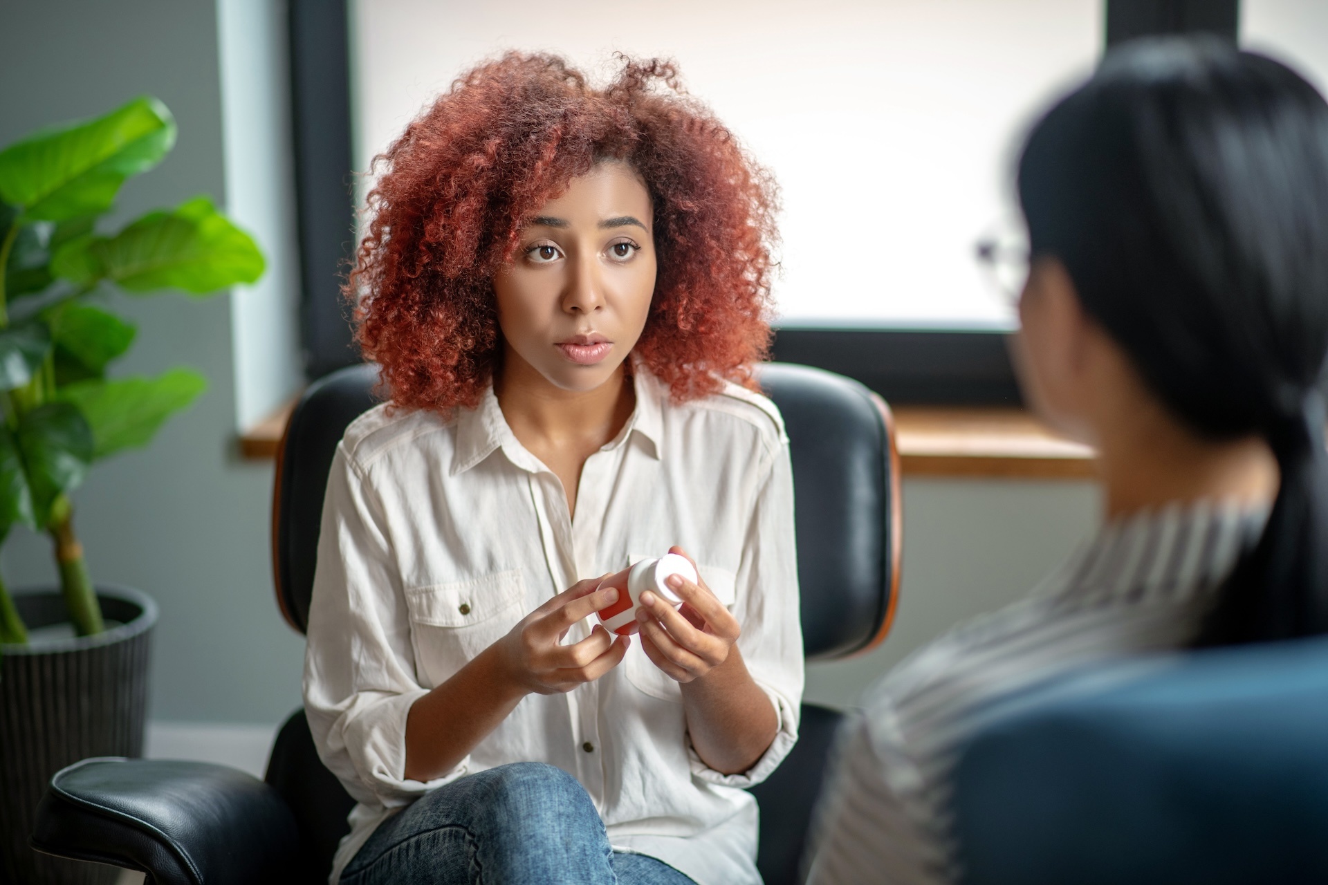 woman-holding-sleeping-pills-and-speaking-with-psy-2024-10-16-22-55-34-utc