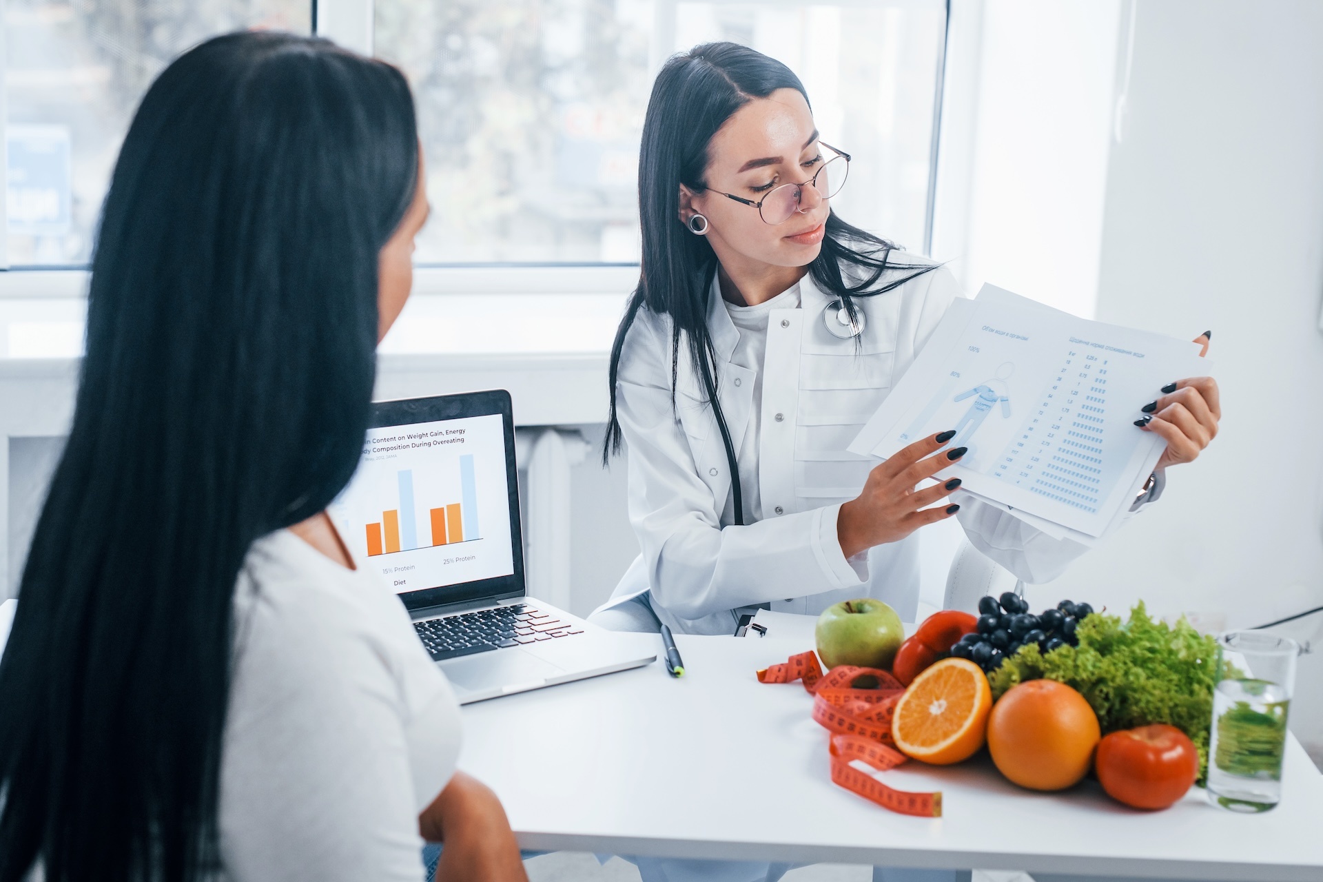 female-nutritionist-with-laptop-gives-consultation-2023-11-27-05-02-18-utc