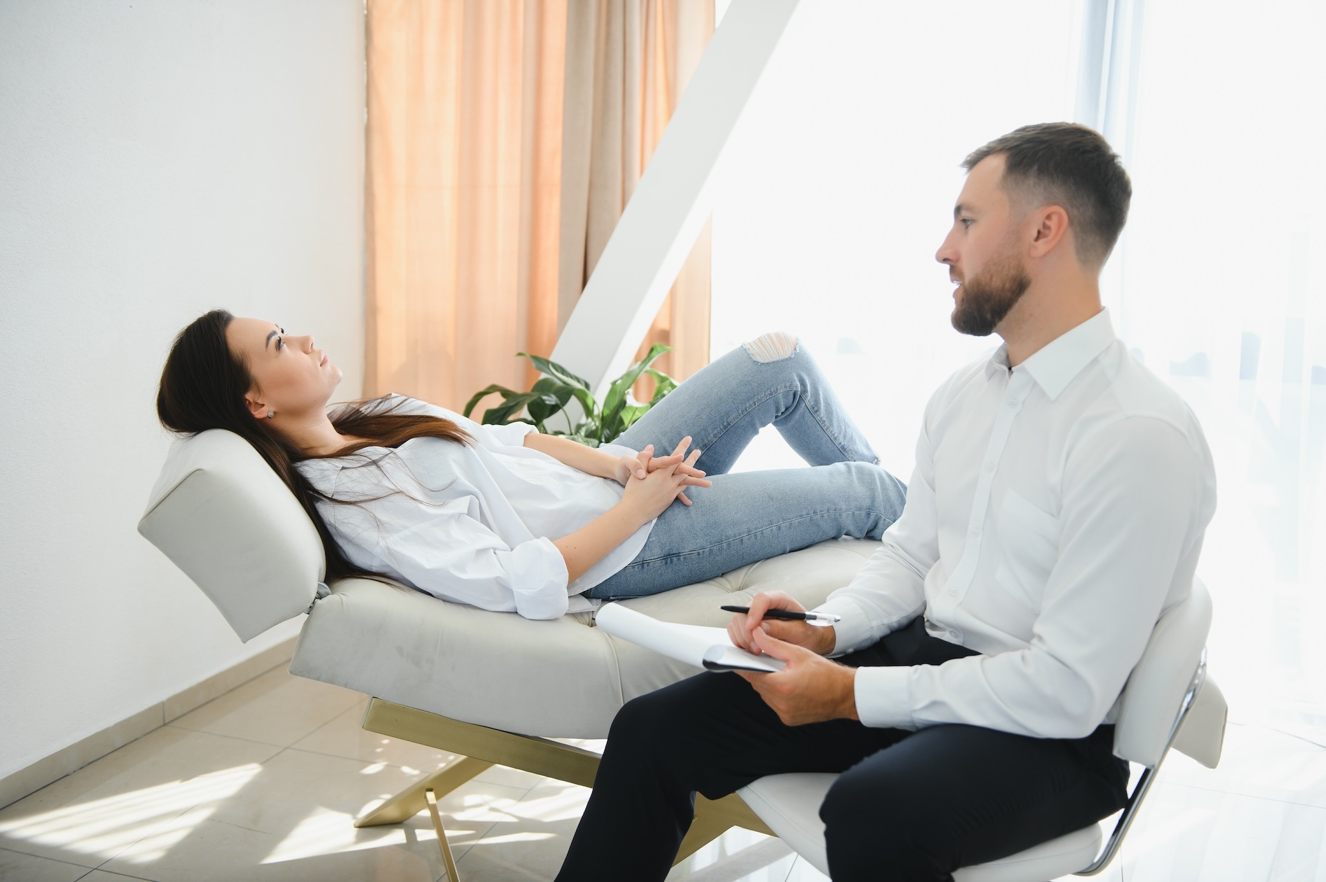 male-doctor-and-female-patient-at-therapy-session-2025-03-15-19-39-30-utc (4)