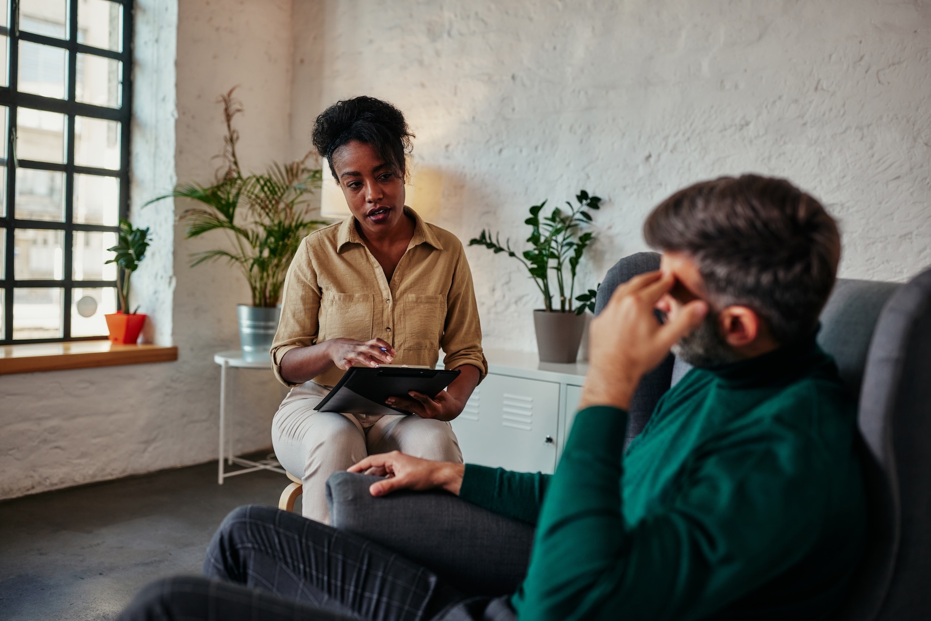 psychologist-writing-notes-during-a-therapeutic-se-2024-10-18-06-16-59-utc