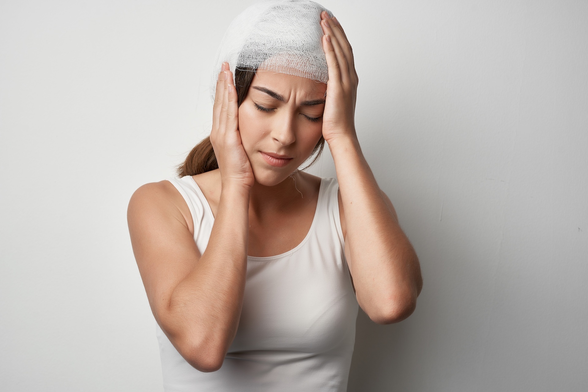 woman-with-headache-treatment-medicine-trauma-pati-2025-03-11-00-20-20-utc