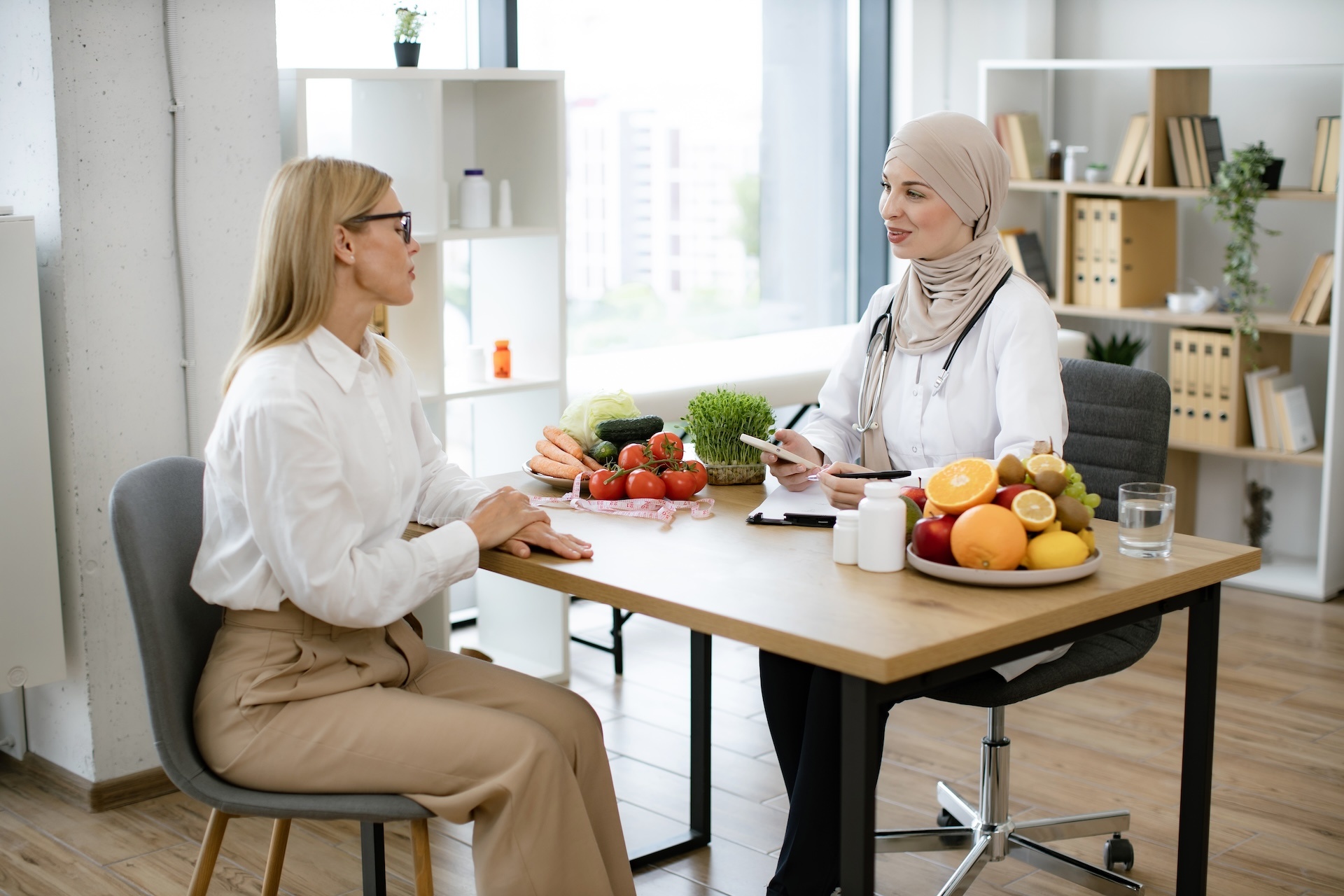 muslim-nutritionist-in-hijab-writes-electronic-pre-2024-12-13-08-41-42-utc