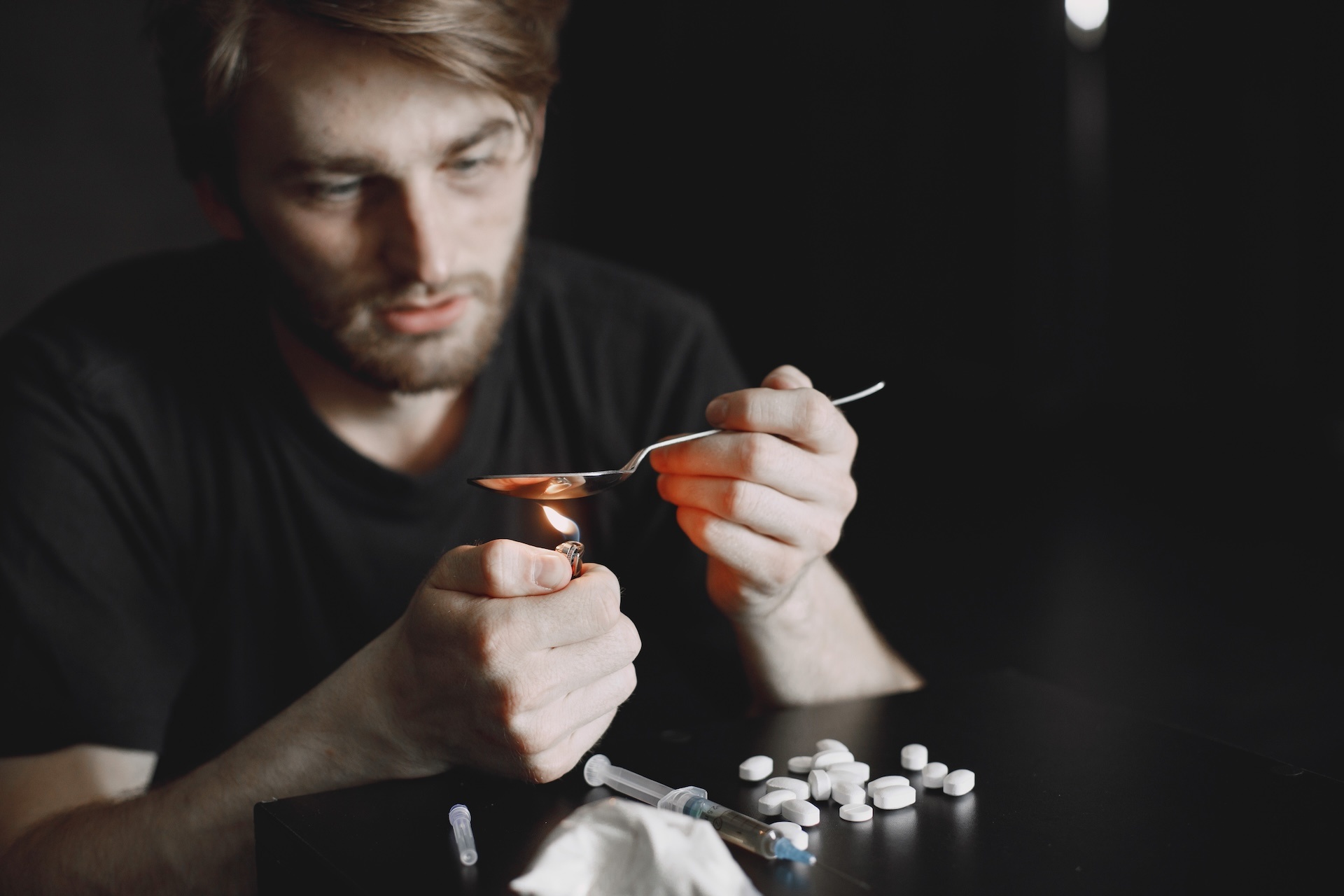 addict-preparing-drug-dose-for-injection-in-dark-r-2024-12-06-17-23-39-utc