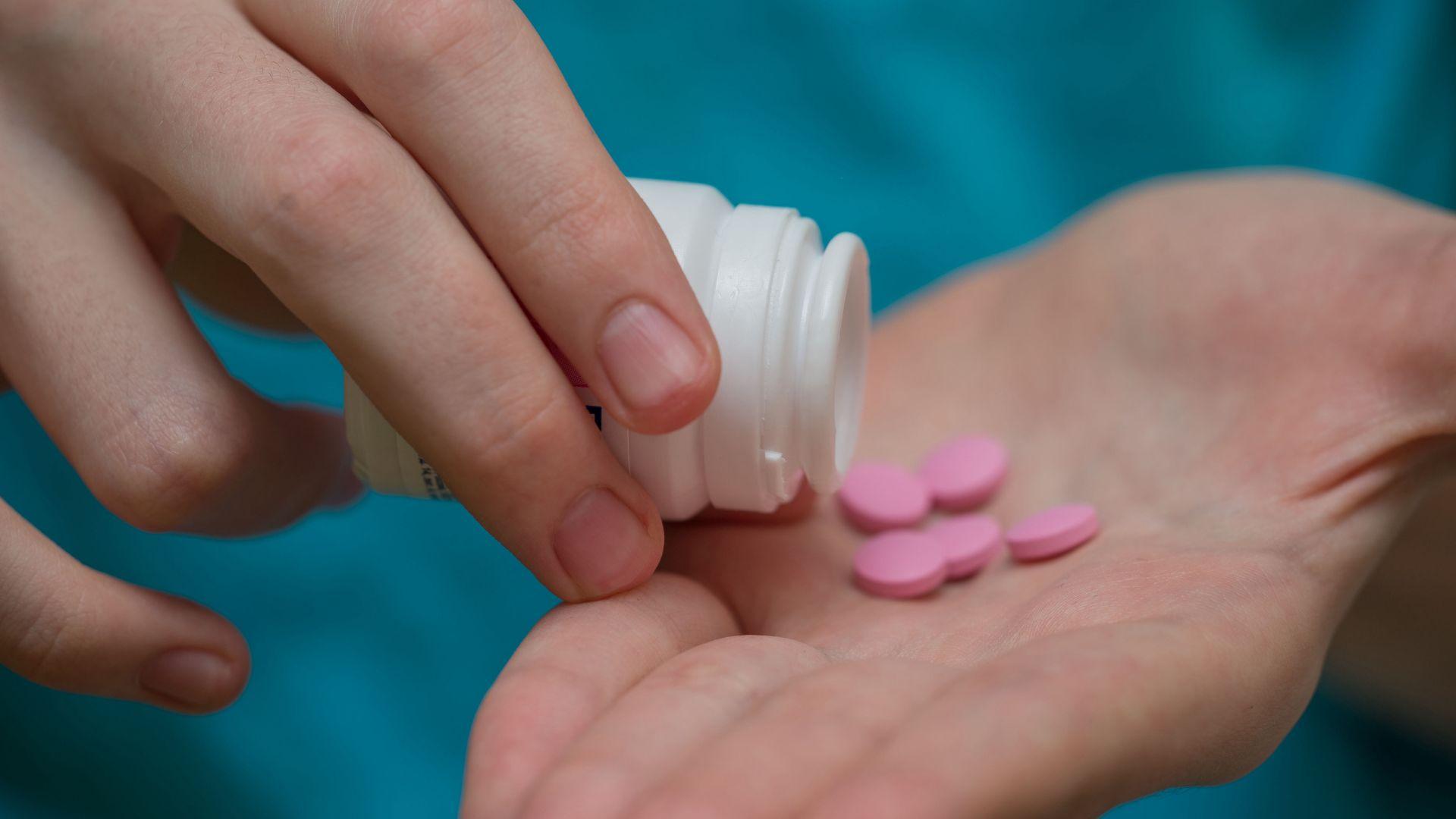 Benadryl addiction: pour over bottle of benadry in person’s hand.