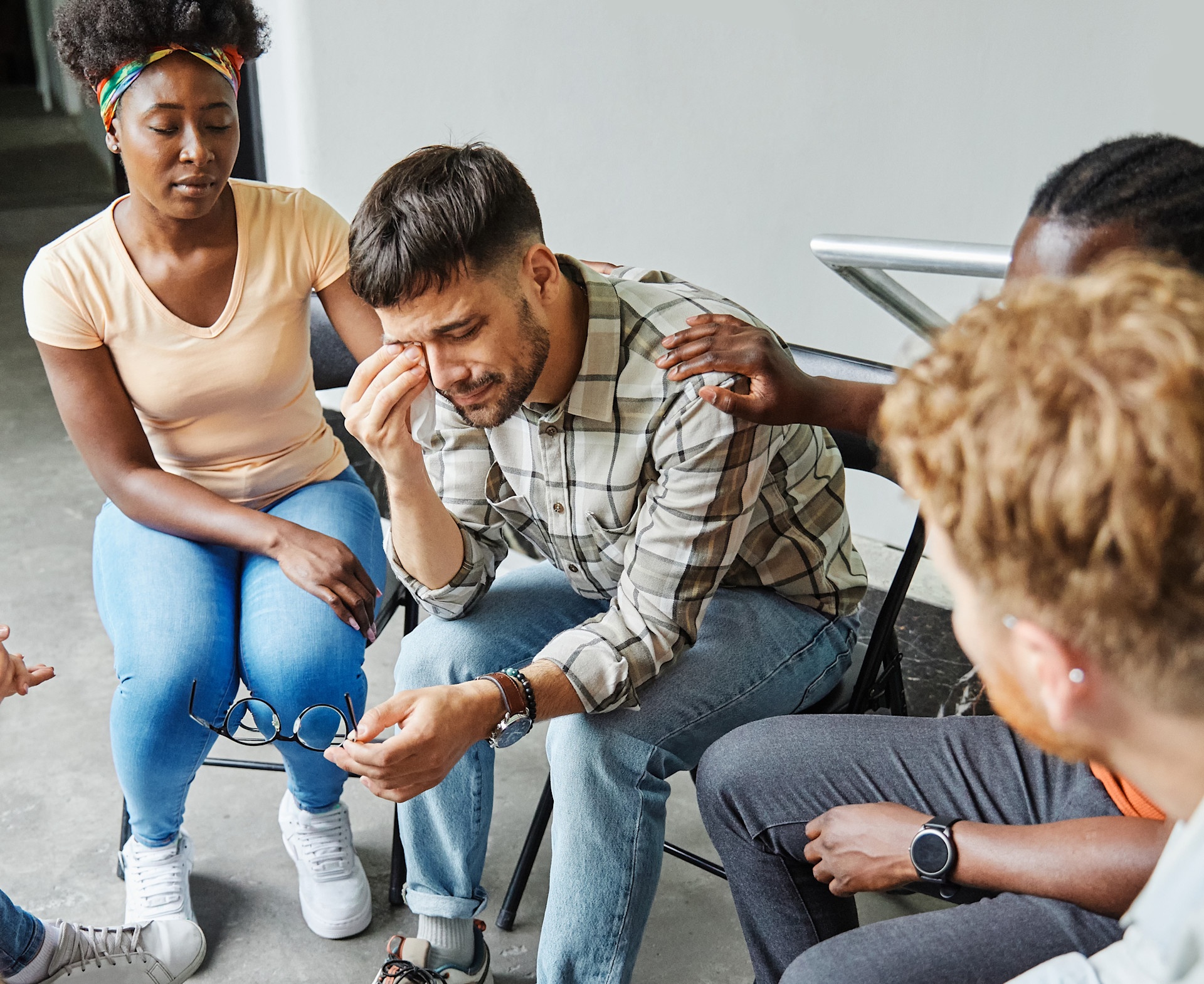 psychotherapy-meeting-woman-support-group-manthera-2023-11-27-05-12-58-utc