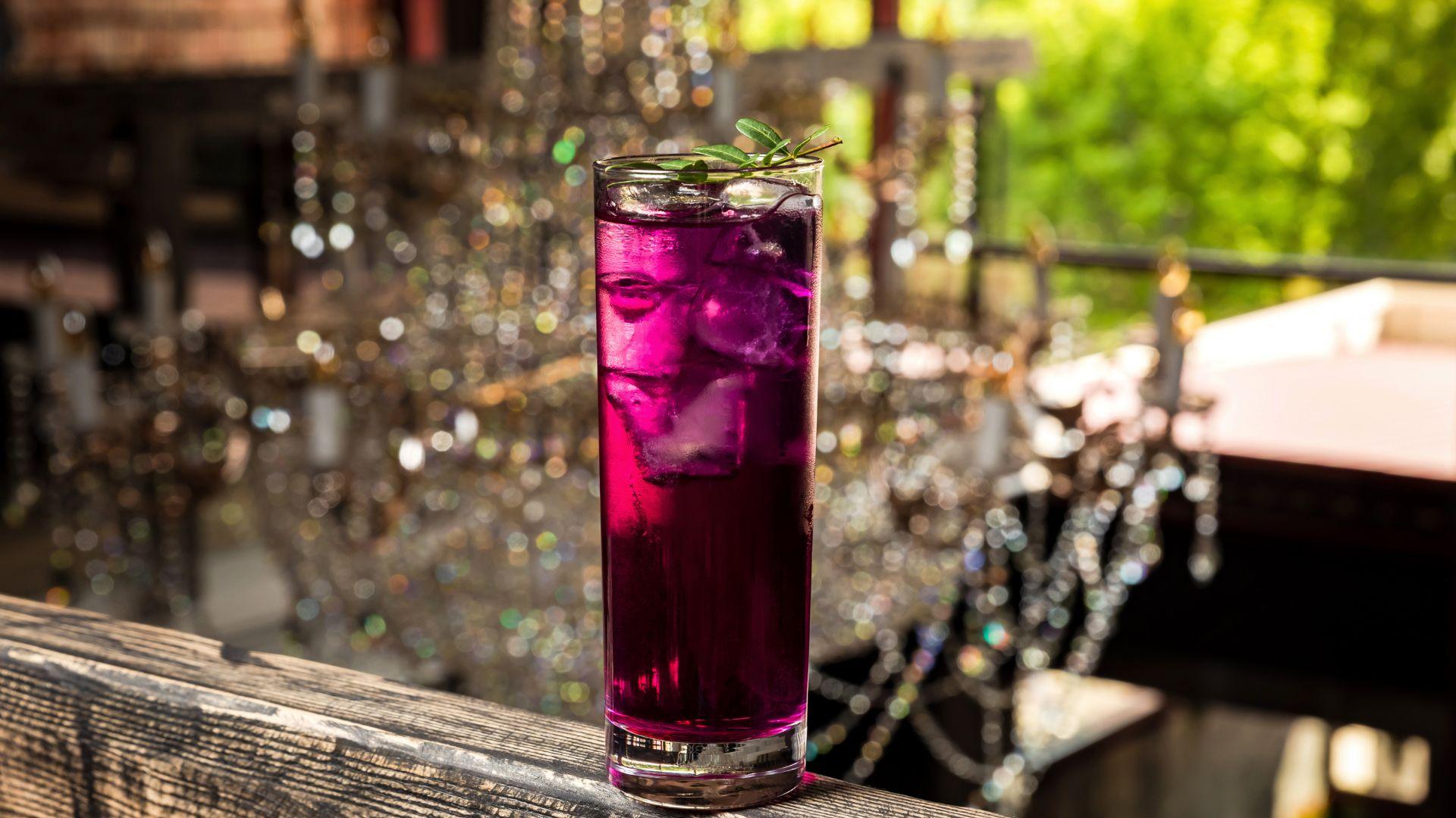 lean addiction: picture of glass full of lean.