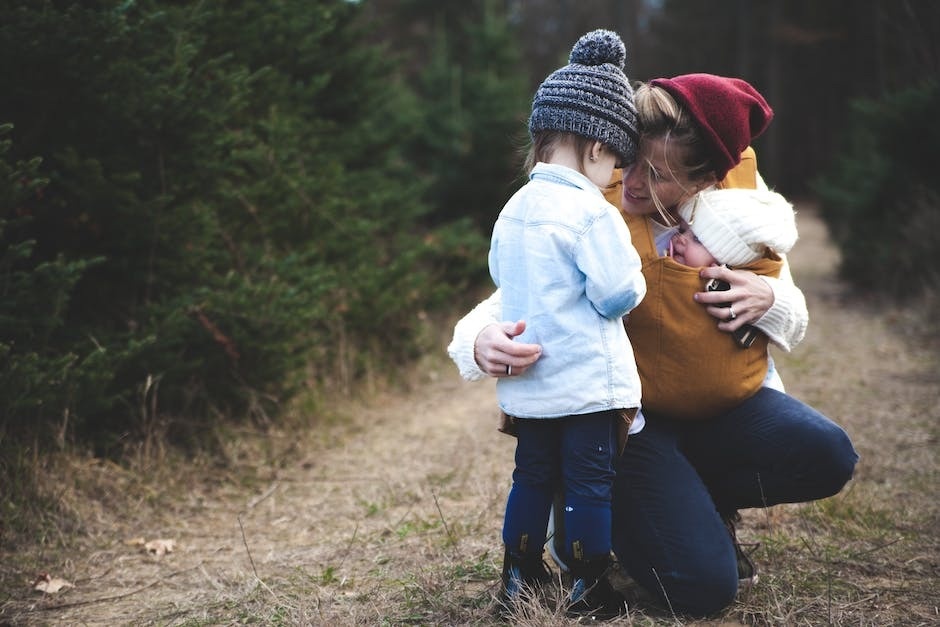 Finding Support for the Family During Drug and Alcohol Detox Photo of a mother hugging her toddler child.