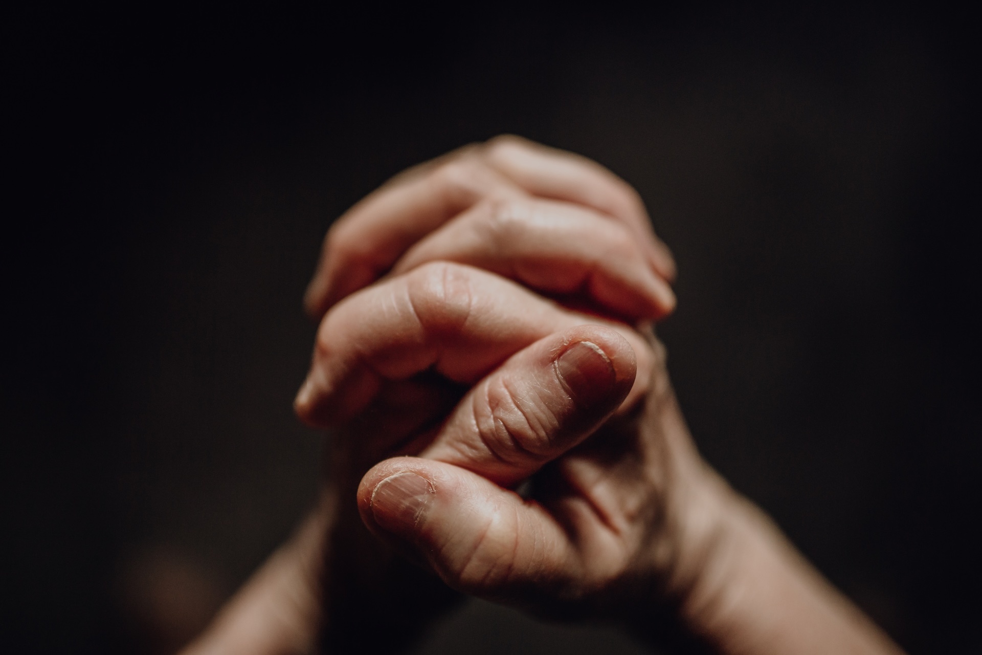 close-up-of-wrinkled-praying-hands-copy-space