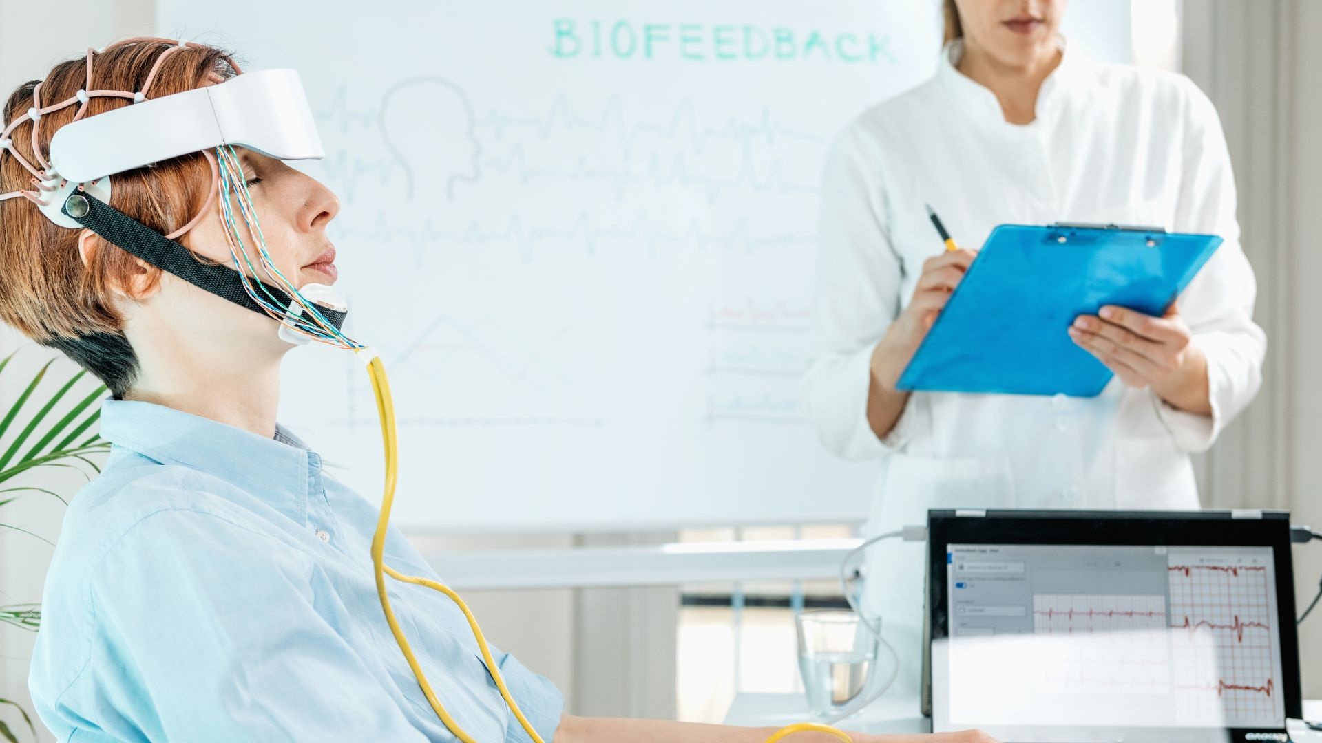 TMS-Therapy-vs.-Neurofeedback TMS-Therapy-vs.-Neurofeedback